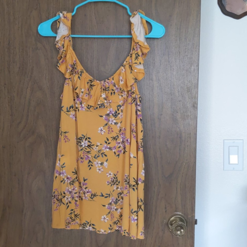 Floral ruffle tank